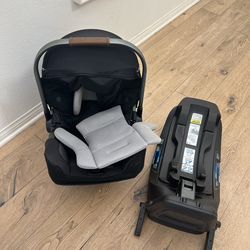 Nuna Pipa RX carseat and Base