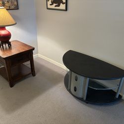 NT Stand, TV Stand N Guiness Framed Pictures