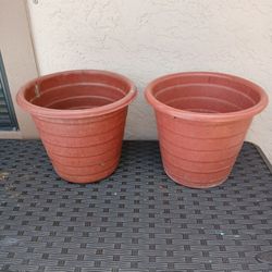 Matching Set Flower Pots HD Plastic  See Details 