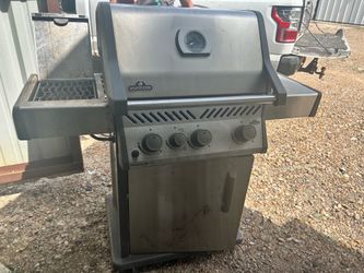 Napoleon Rogue Stainless Steel Gas Grill – Great Condition
