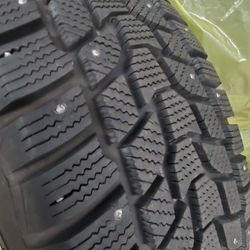 Do You Own A Toyota Highlander or Hyundai Santa Fe? You need this Set of 4 Studded Snow Tires!