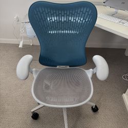 Herman Miller Mirra 2 Ergonomic Office Chair – White & Turquoise – Excellent Condition