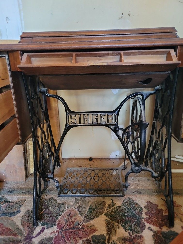 Singer Sewing Table