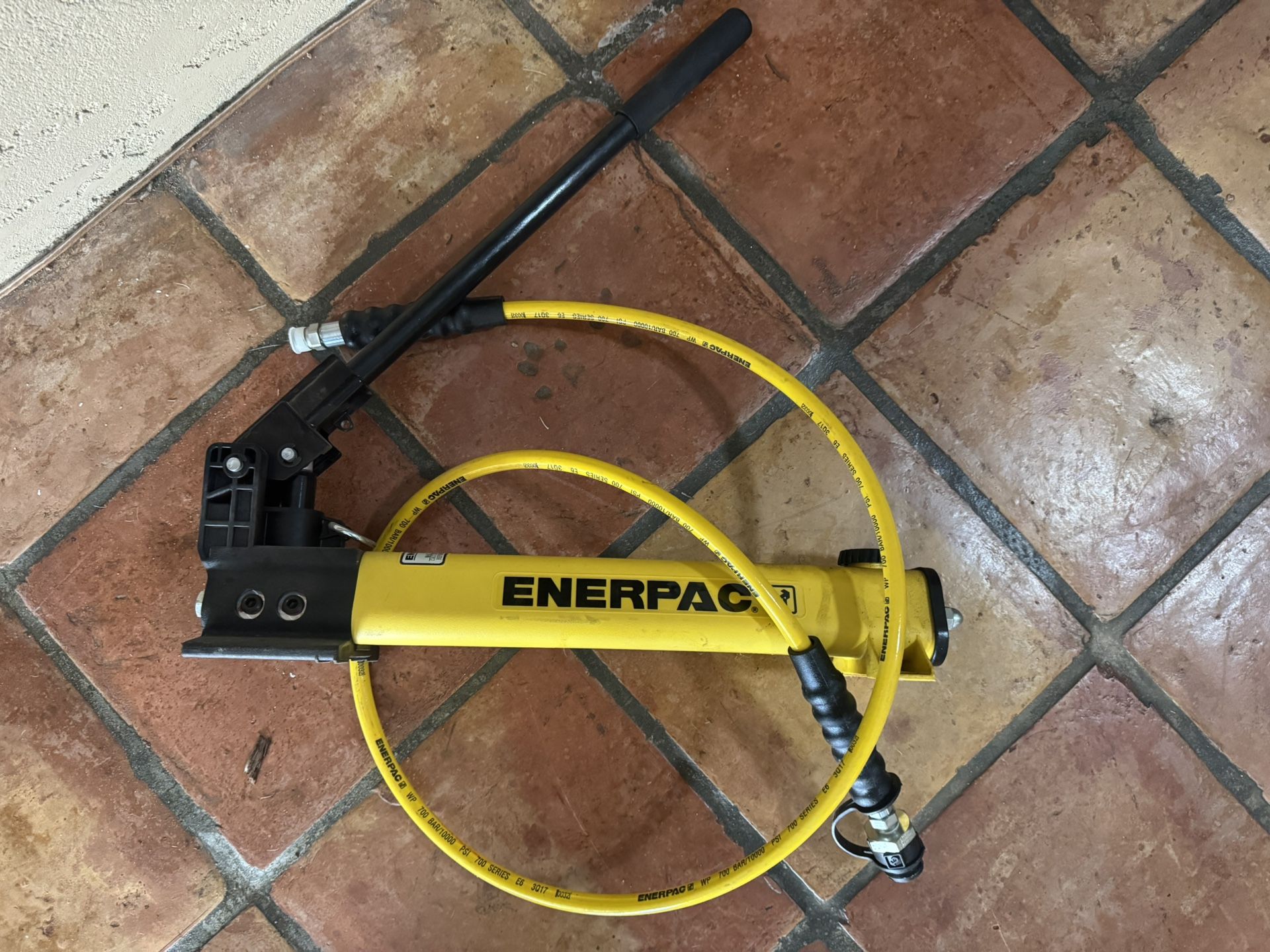 Enerpac P392 2 Speed Hydraulic Hand Pump
