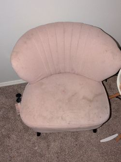 Pink shell chair