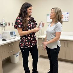 🖤❤️ Fun Print Scrub Top - Size Small ❤️🖤