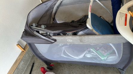 Baby play pen