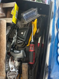 Iron wolf drill bits 42 pice and screwdriver with removable piece