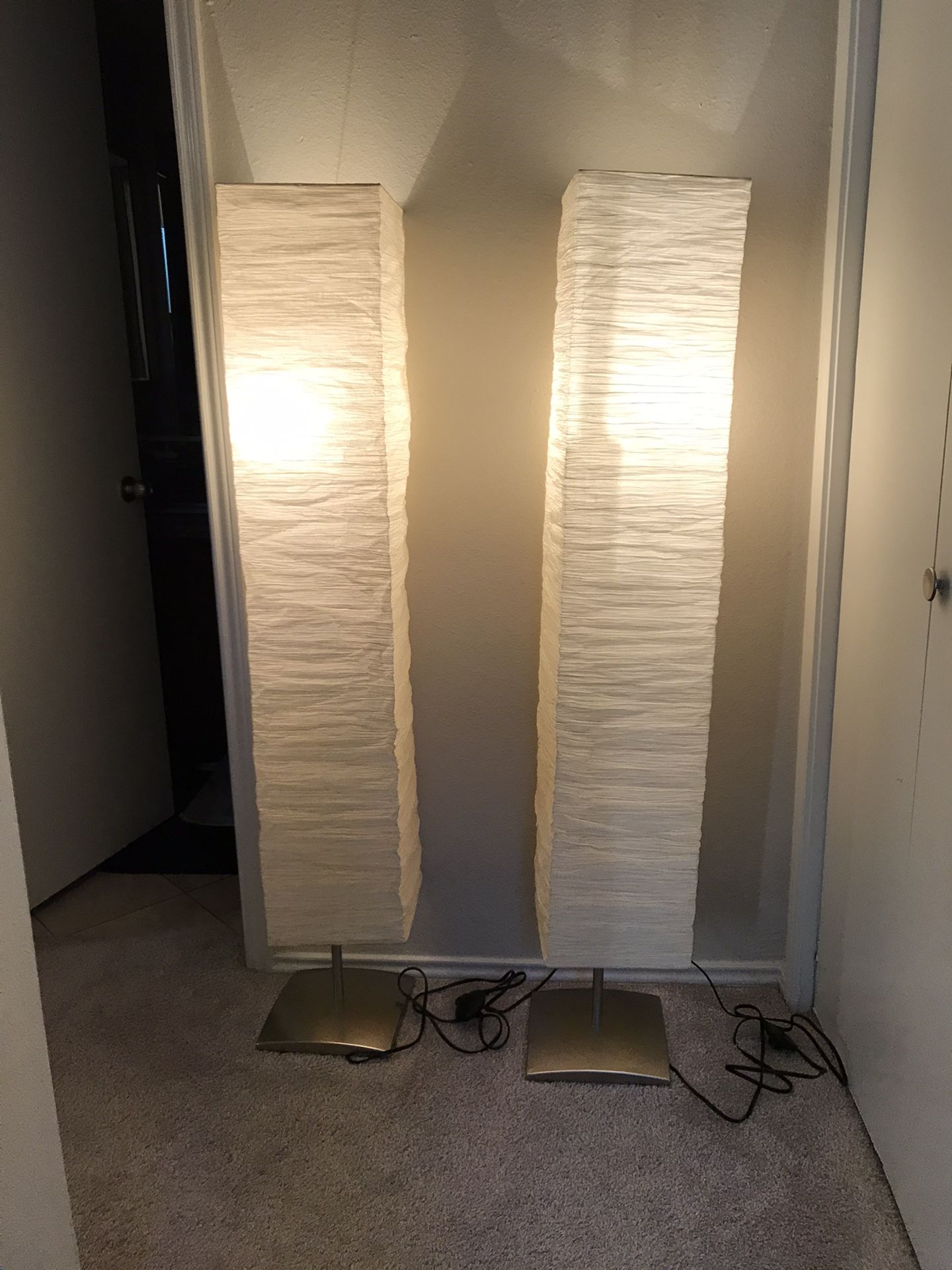 2 lamps