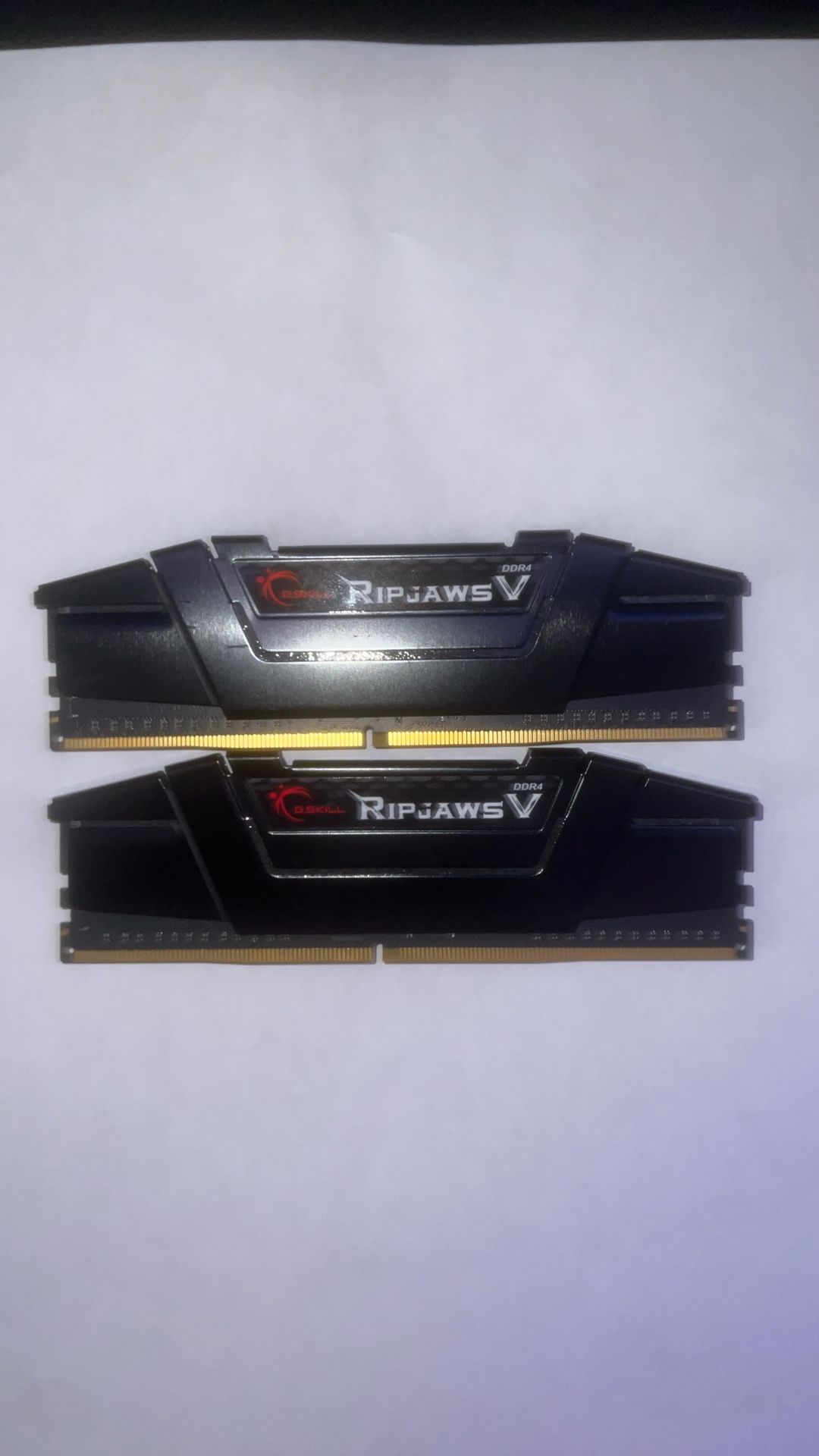 G.SKILL Ripjaws V Series (XMP) DDR4 RAM 16GB (2x8GB) 3200MT/s CL16-18-18-38 1.35V Intel AMD Desktop Computer Memory UDIMM - Black (F4-3200C16D-16GVK