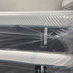 Tempurpedic Queen Mattress