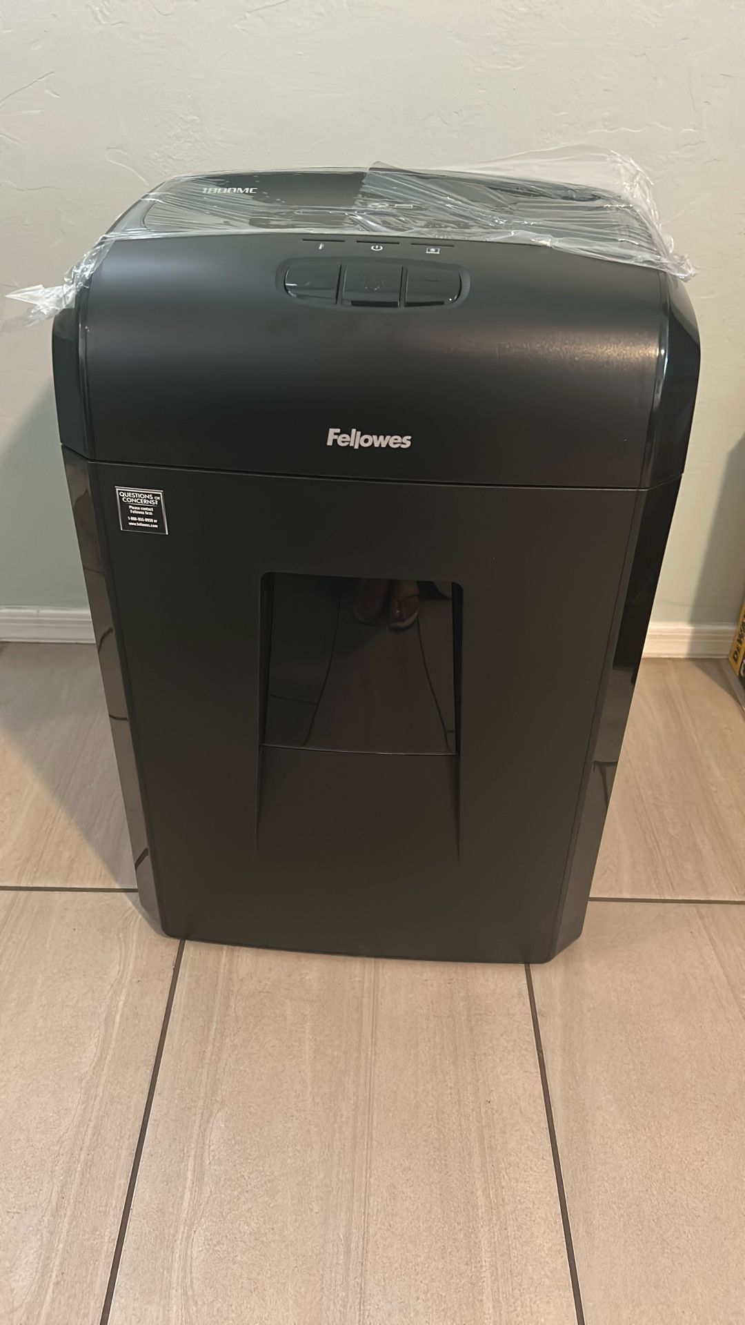 1800 MC Fellowes Shredder , New Open Box