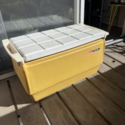 80s Polylite Coleman Cooler