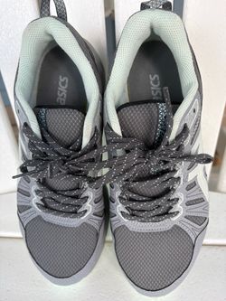 Women’s Size 8 NEW ASICS  Low-Top Running Sneakers