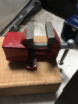 Mini 3 inch table vise red