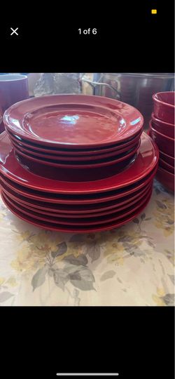 Red plates set
