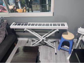 🎹 Beautiful White Digital Piano / Keyboard for Sale 🎹