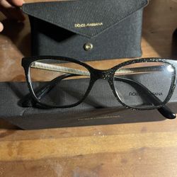 lady’s sunglasses 