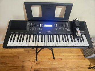 Piano- keyboard Yamaha PSR E 373. 61- Keys