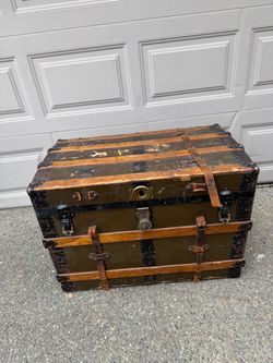 Antique Flat-Top Steamer Trunk – Early 1900s