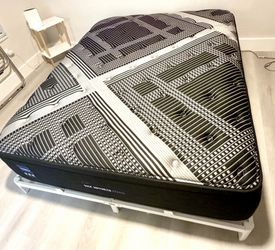 Queen mattress Hybrid Plush Top by spring Air