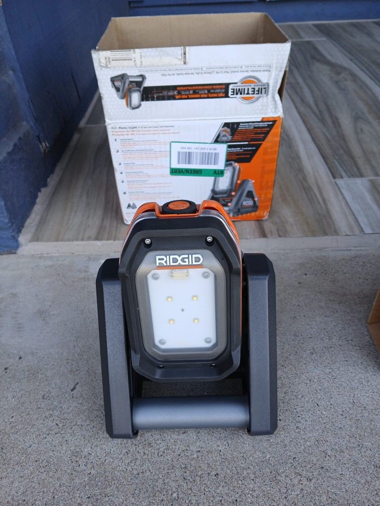 LIGHT RIDGID 18V TOOL ONLY