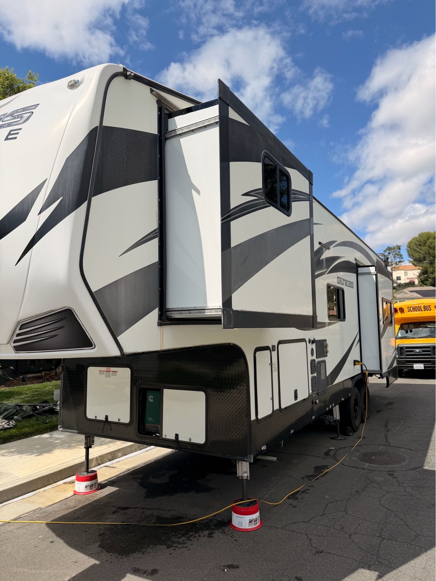 2020 Genesis Supreme 32CRXL