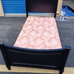 Twin Bed Frame   Box Spring & Mattress 