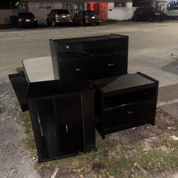 Free Dresser Night Stand Queen Mattress 