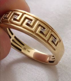 Anillo de oro y diamantes