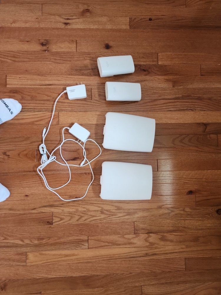 ORBI TRI-BAND WIFI MESH ROUTER + 3 SATELLITES