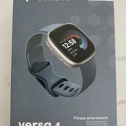 Fit Bit VERSA 4 PLATINUM CASE WITH WATERFALL BLUE INFINITY BAND