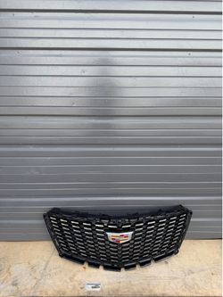 CADILLAC XT4 ORIGINAL FRONT GRILLE WITH EMBLEM WITHOUT CAMERA HOLE 2025