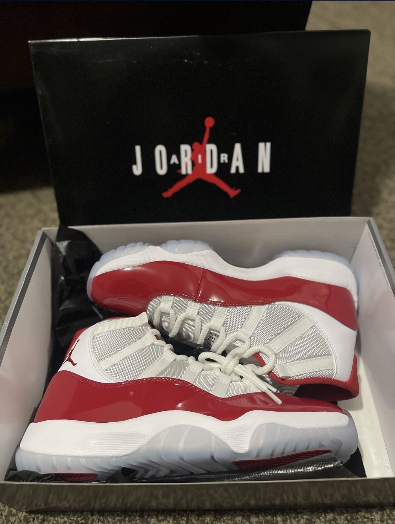 Air Jordan 11 Cherry