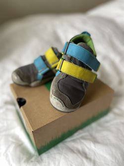 Plae TY Suede Sneakers, Kids Size 8.5