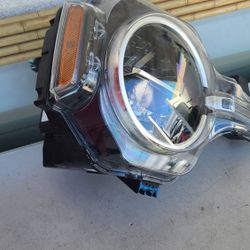 2021 - 2023 FORD BRONCO RIGHT HEADLIGHT PASSENGER SIDE FULL LED GENUINE USED OEM.  A3