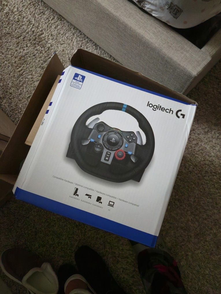 LOGITECH G29 RACING WHEEL AND PEDAL