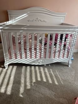 White Wood Baby Crib with Floral Detail