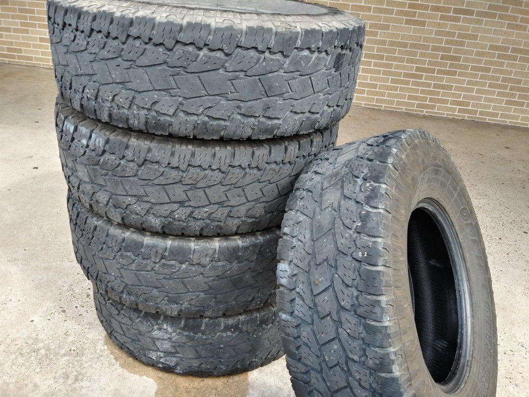 SELLING MY USED TIRES SIZE. 17