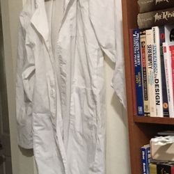 Mn’s Small Lab Coat Excellent Condition 