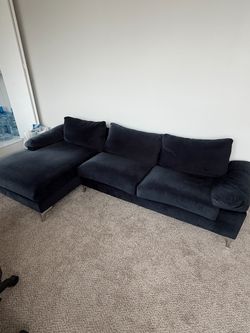 FREE Sectional Sofa with Chaise – Pickup Only