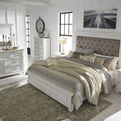Kanwyn Whitewash Upholstered Panel Bedroom Set

