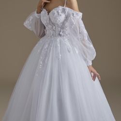  Long Trailed Wedding Dress