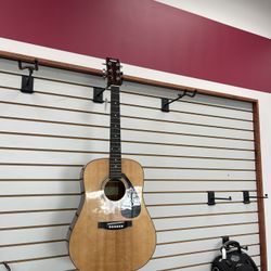 Yamaha Acoustic Guitar 