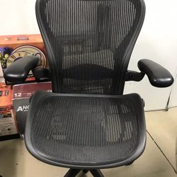 HERMAN MILLER AERON SIZE B FULLY LOADED OFFICE CHAIR! Only $399 Cash Firm. ONE YEAR MECHANICAL WARRANTY INCLUDED