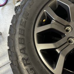 General Grabber A/Tx 275/70R18 Tires Used Set (4)