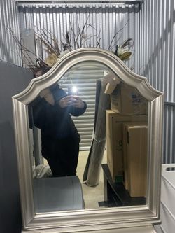 Vanity Mirror With Jewelry Storage