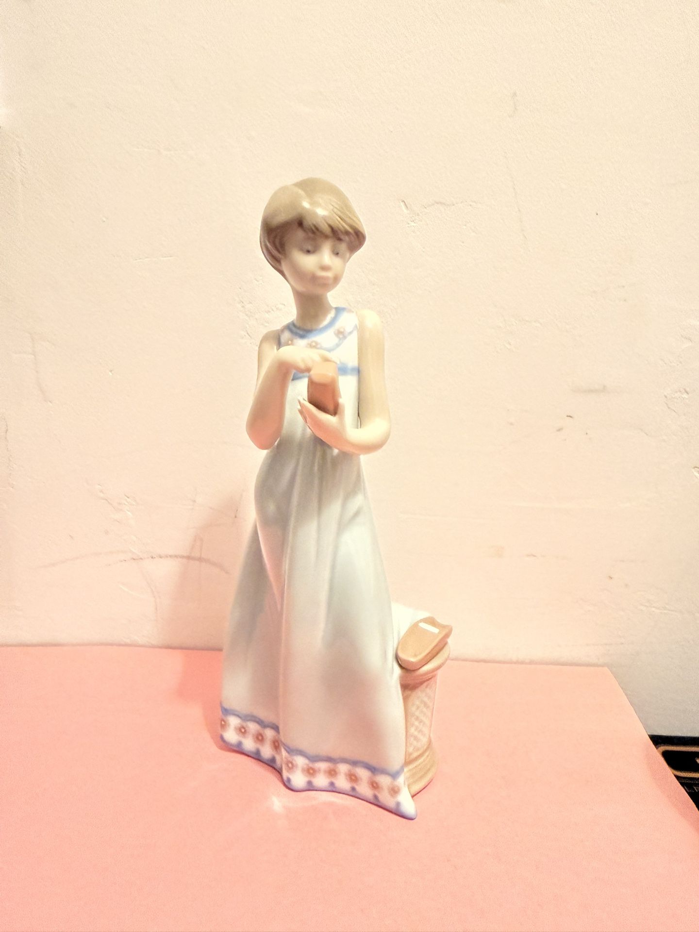 Lladró, titled "Calling a Friend" Model #5607