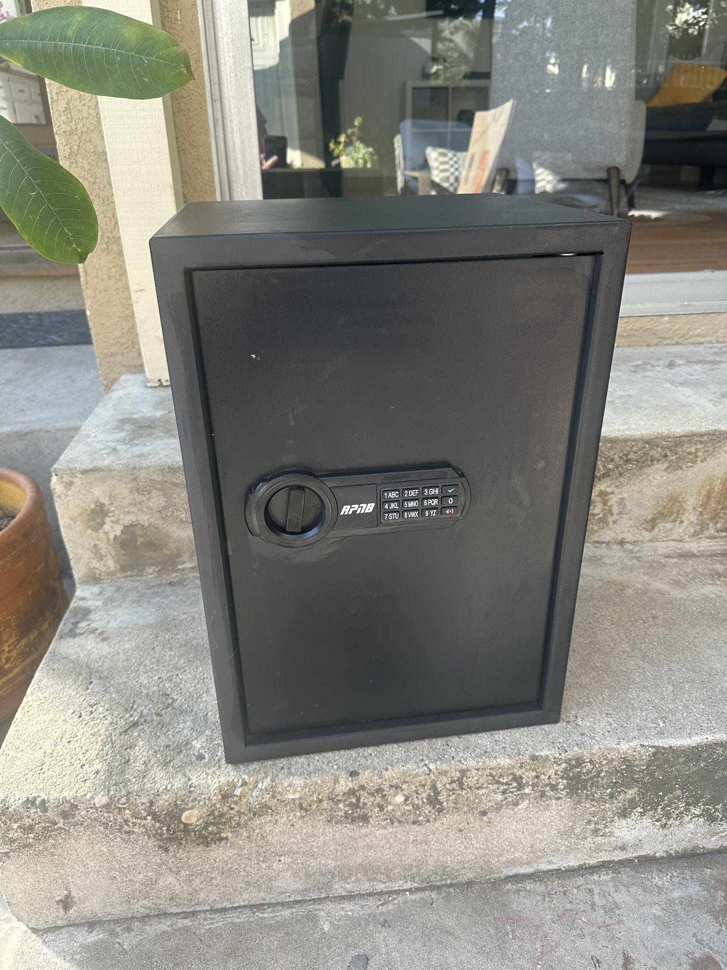 Safe box