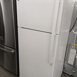 GE GTS17DTNRWW
28 Inch Top Freezer Refrigerator